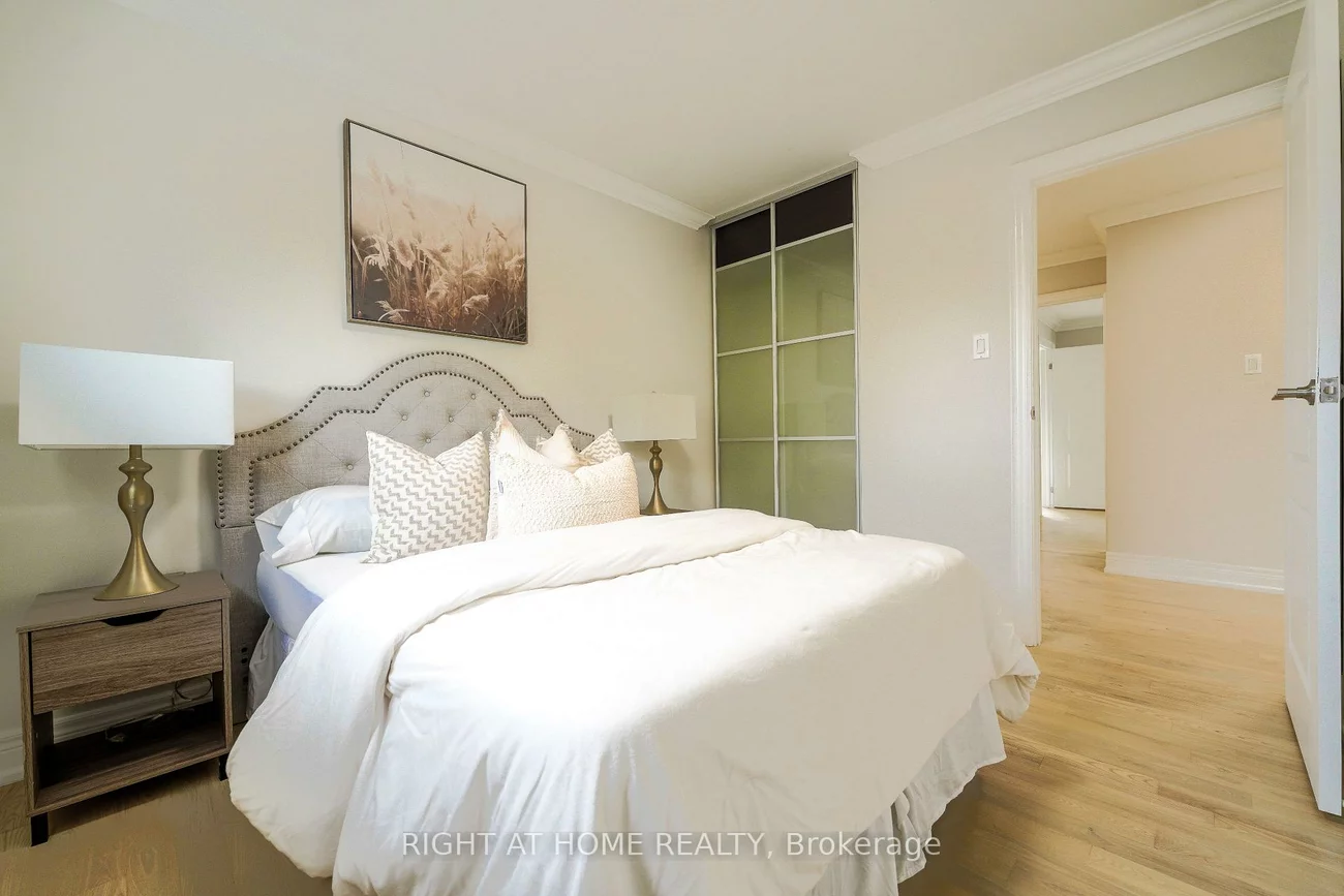 3305, Burdock, Mississauga Valleys, Mississauga
