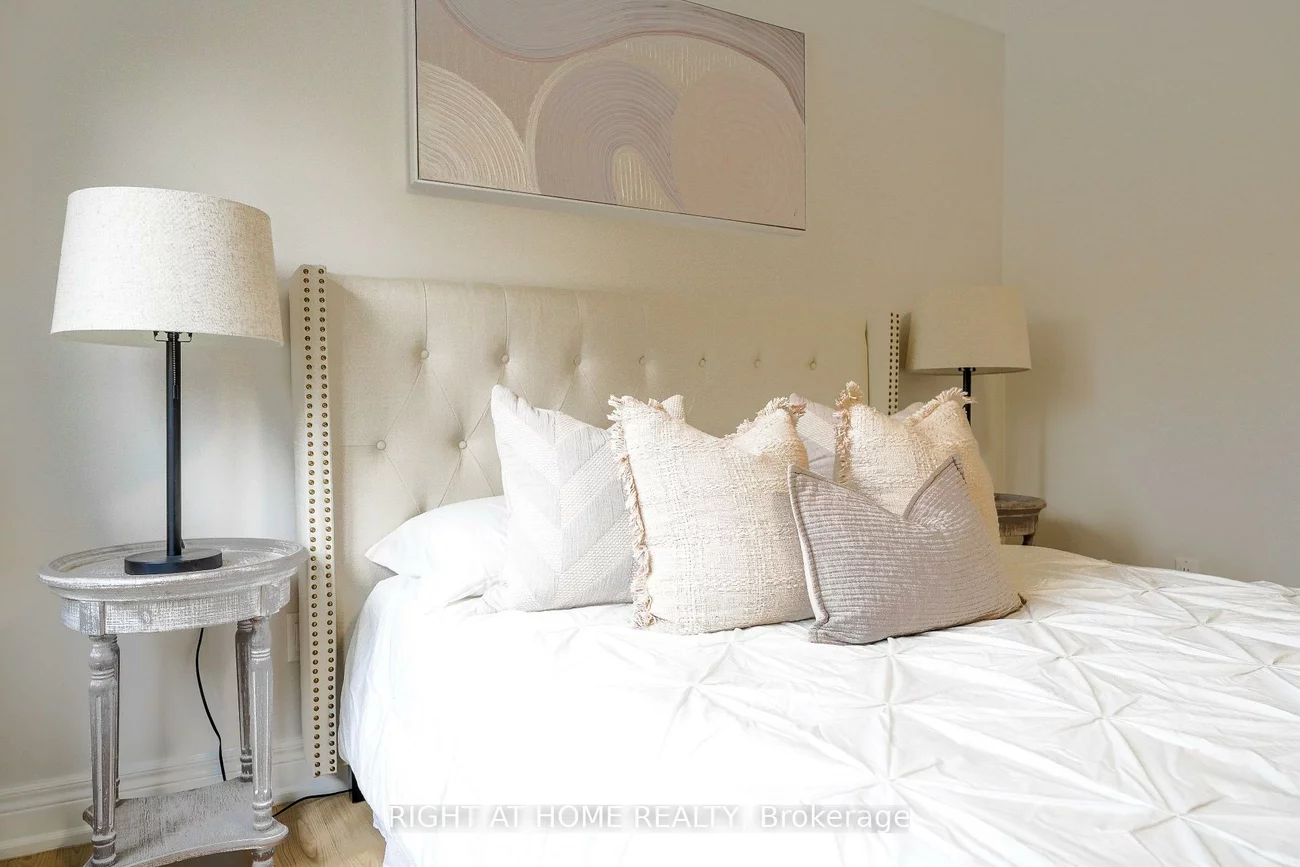 3305, Burdock, Mississauga Valleys, Mississauga