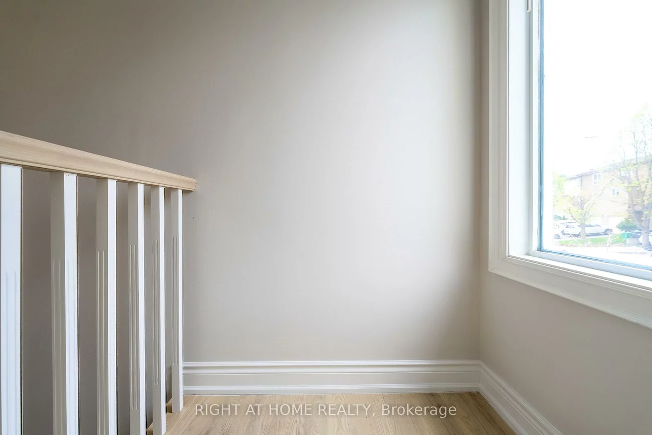 3305, Burdock, Mississauga Valleys, Mississauga