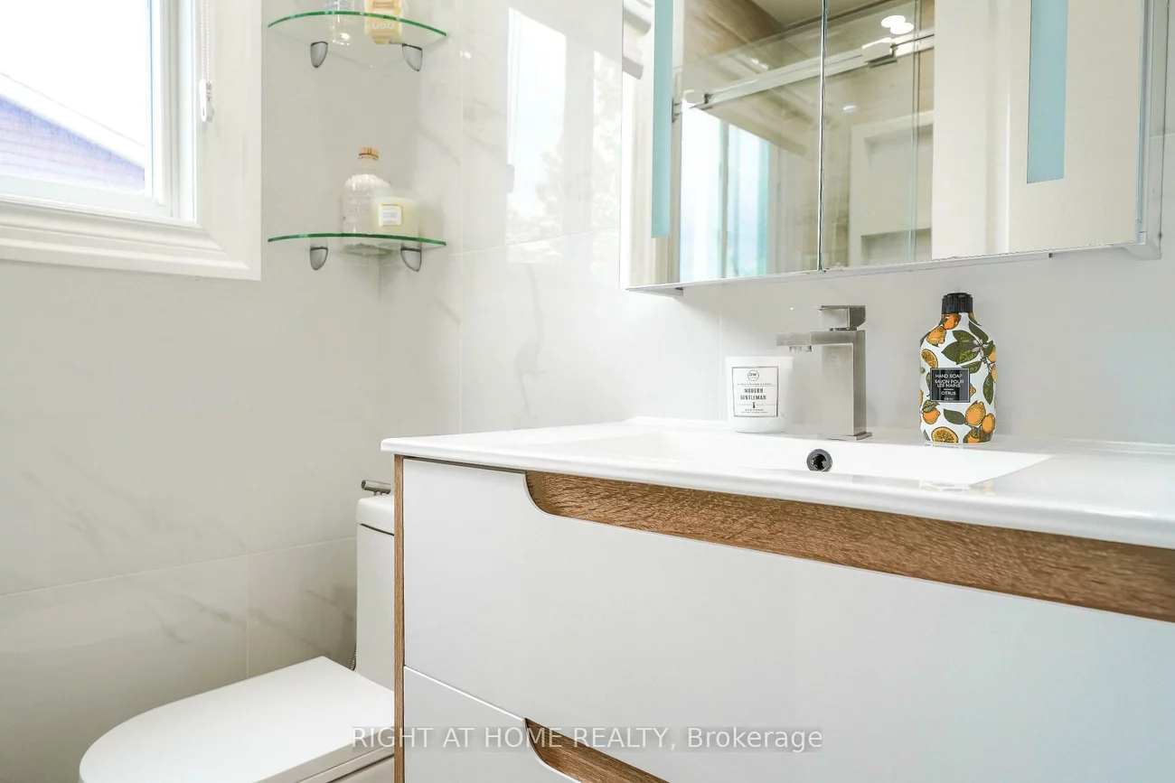 3305, Burdock, Mississauga Valleys, Mississauga