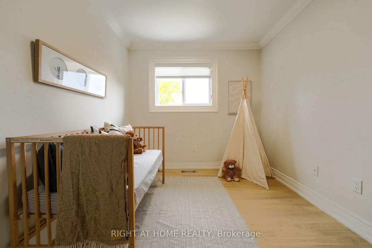 3305, Burdock, Mississauga Valleys, Mississauga