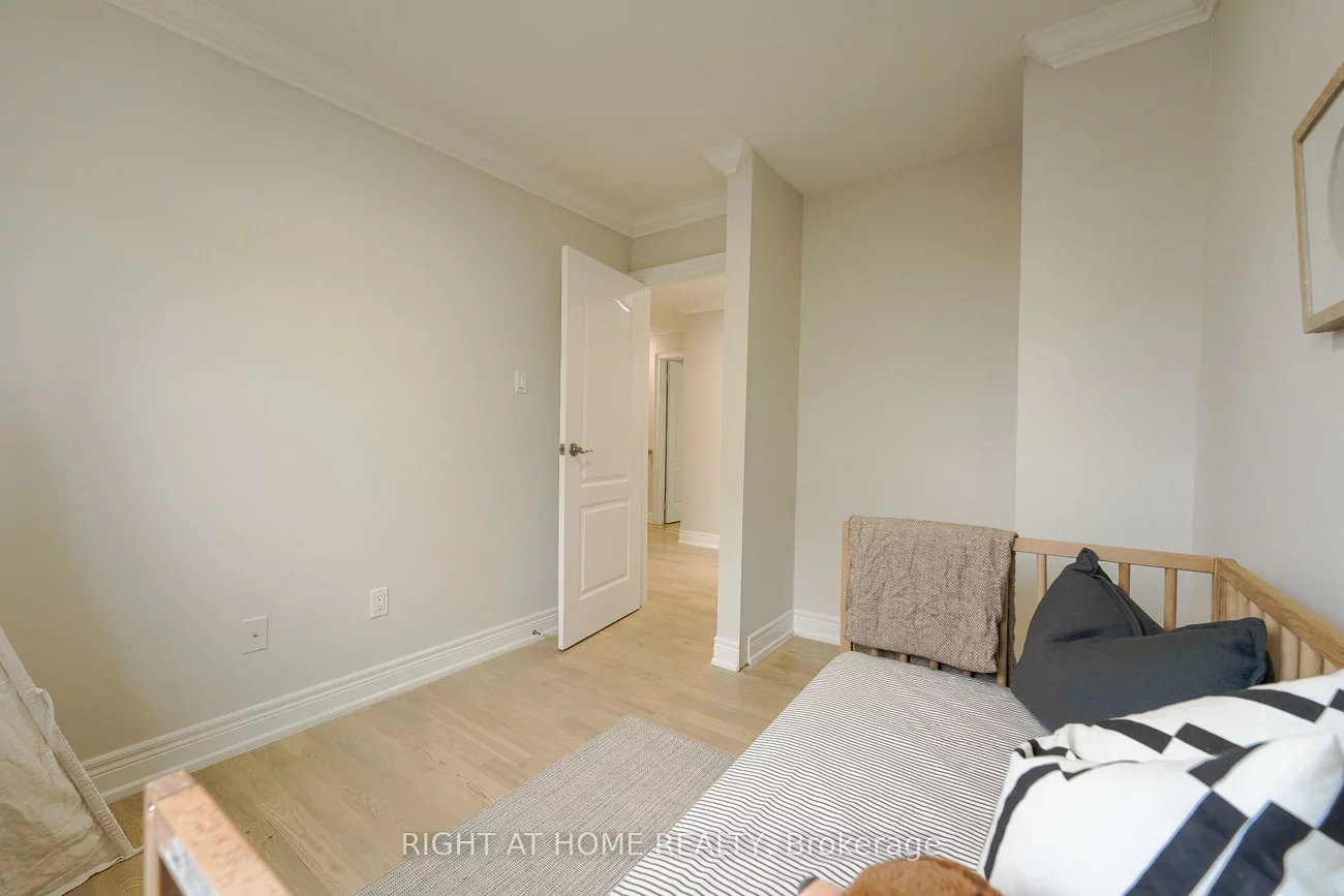 3305, Burdock, Mississauga Valleys, Mississauga