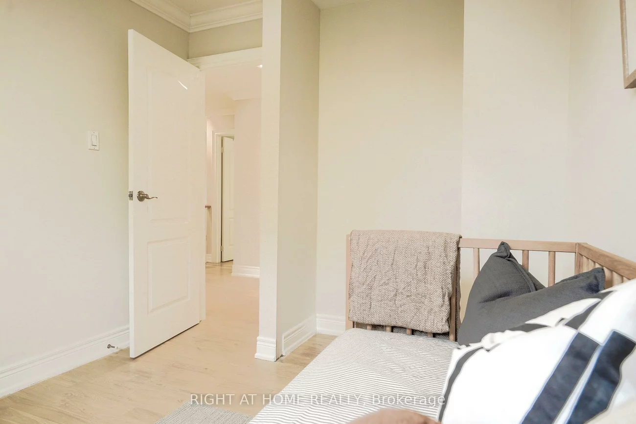 3305, Burdock, Mississauga Valleys, Mississauga
