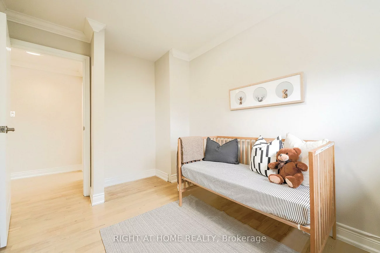 3305, Burdock, Mississauga Valleys, Mississauga