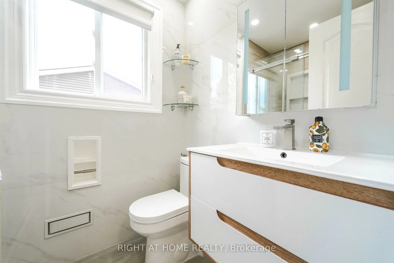 3305, Burdock, Mississauga Valleys, Mississauga