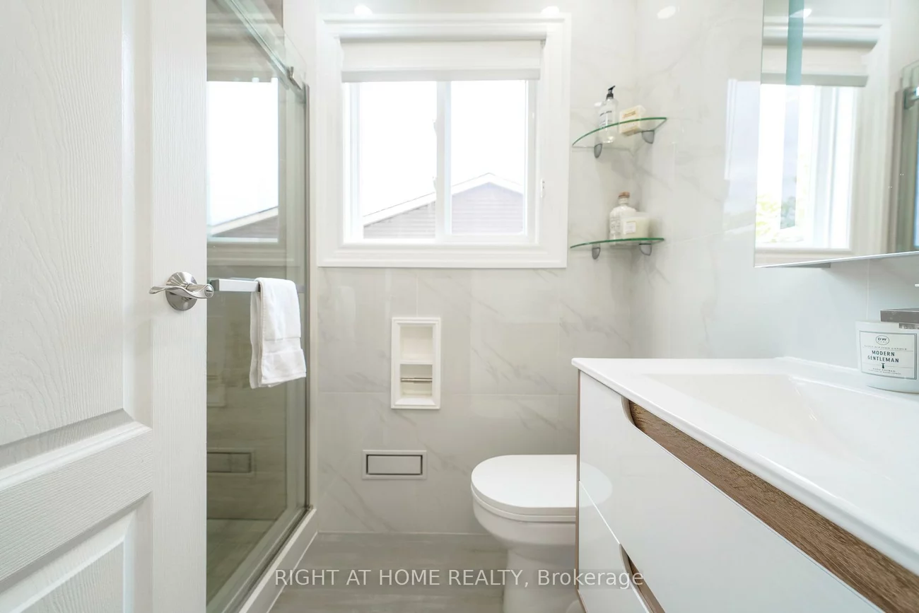 3305, Burdock, Mississauga Valleys, Mississauga