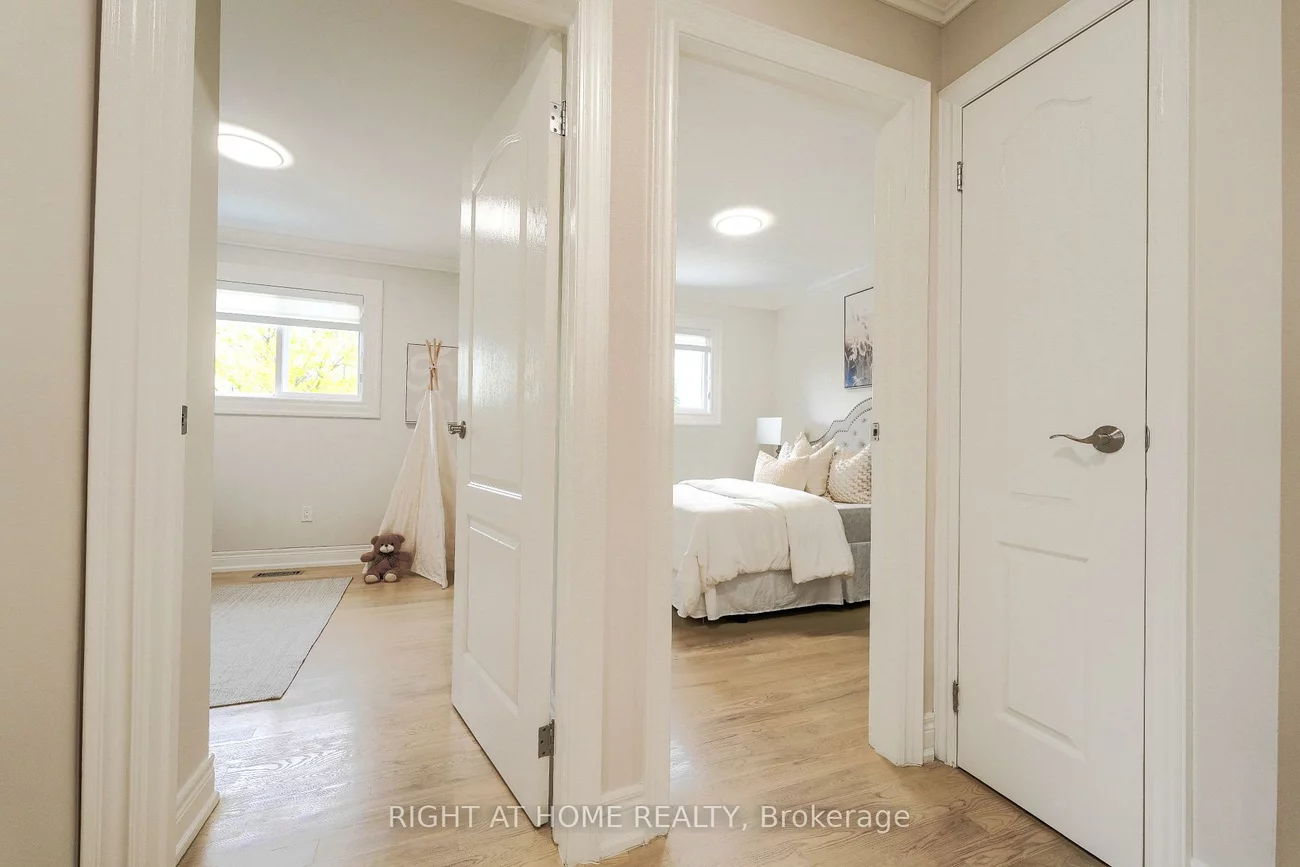 3305, Burdock, Mississauga Valleys, Mississauga