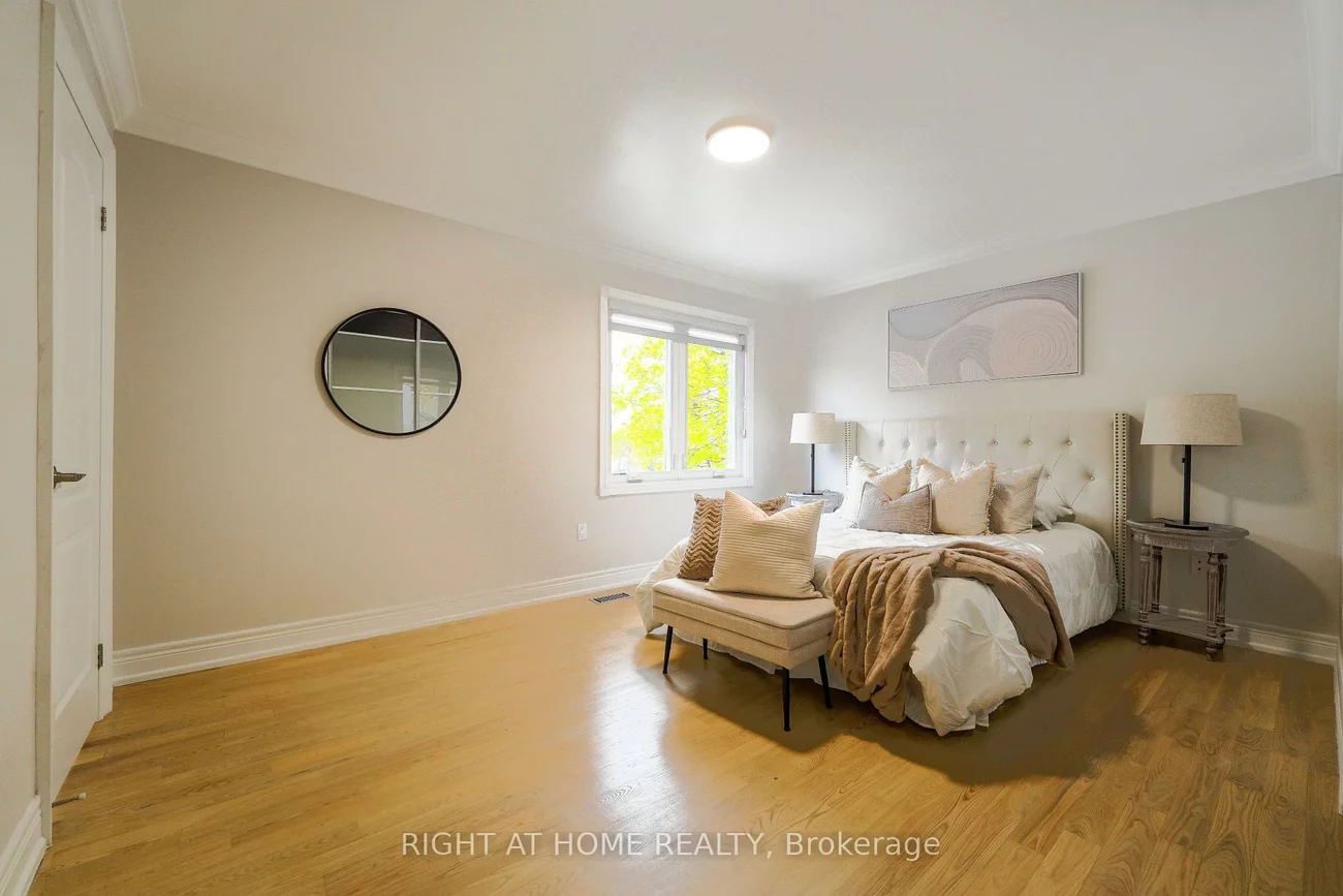 3305, Burdock, Mississauga Valleys, Mississauga