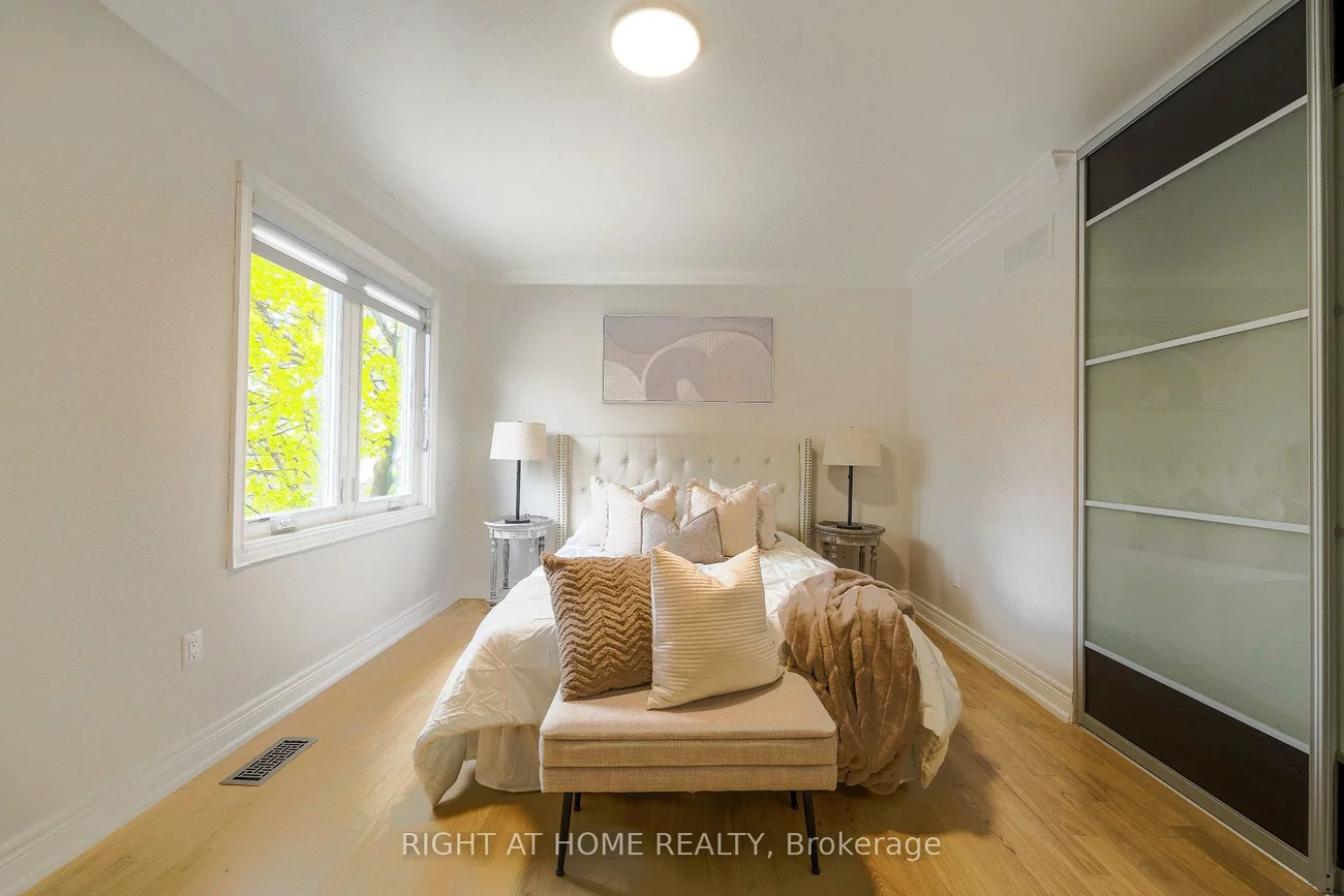 3305, Burdock, Mississauga Valleys, Mississauga