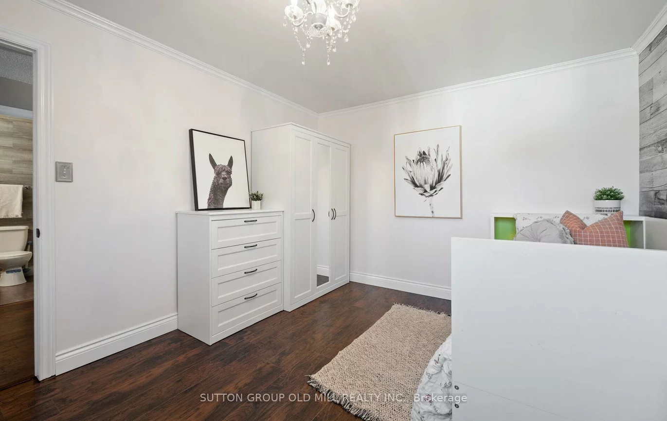 1433, Andros, Clarkson, Mississauga