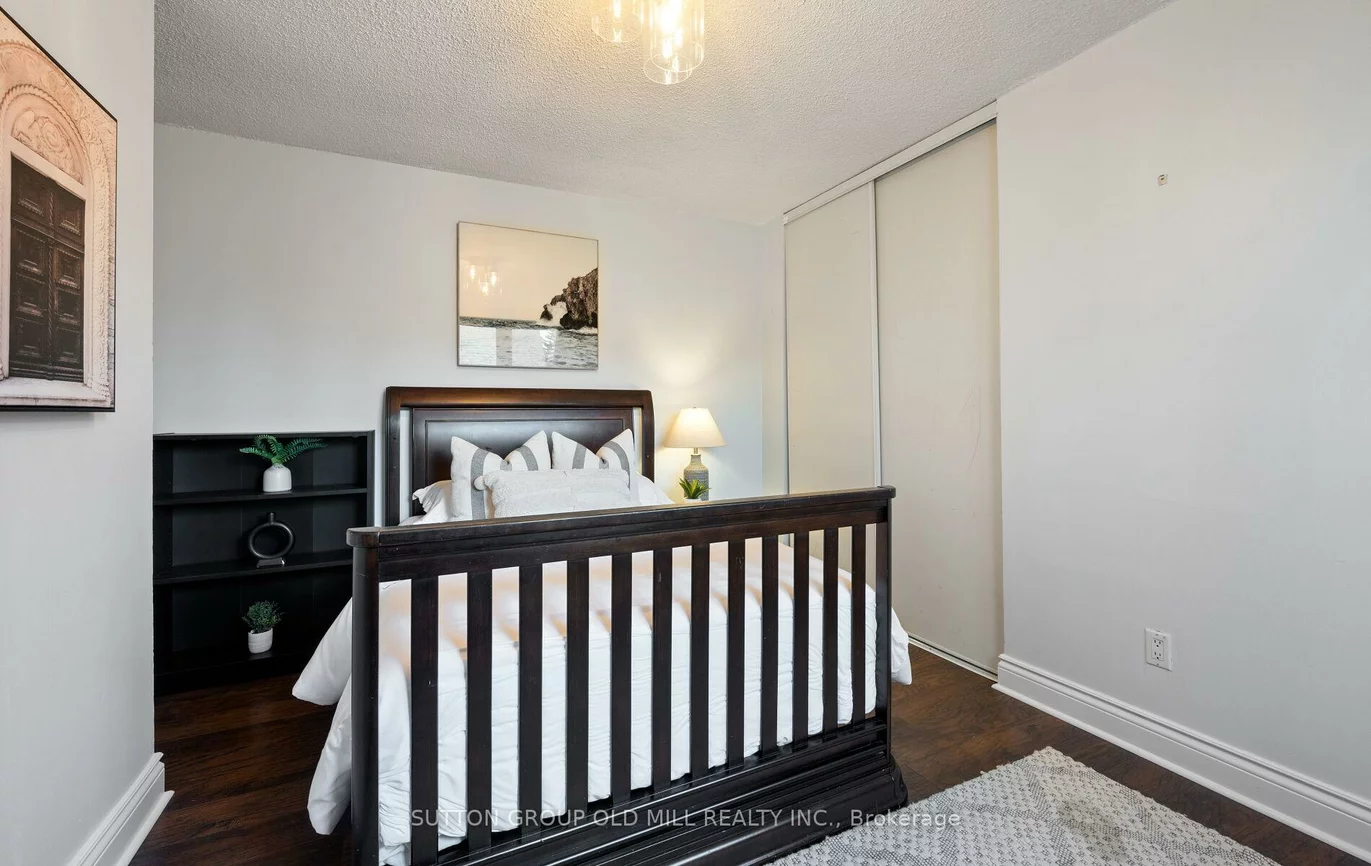 1433, Andros, Clarkson, Mississauga