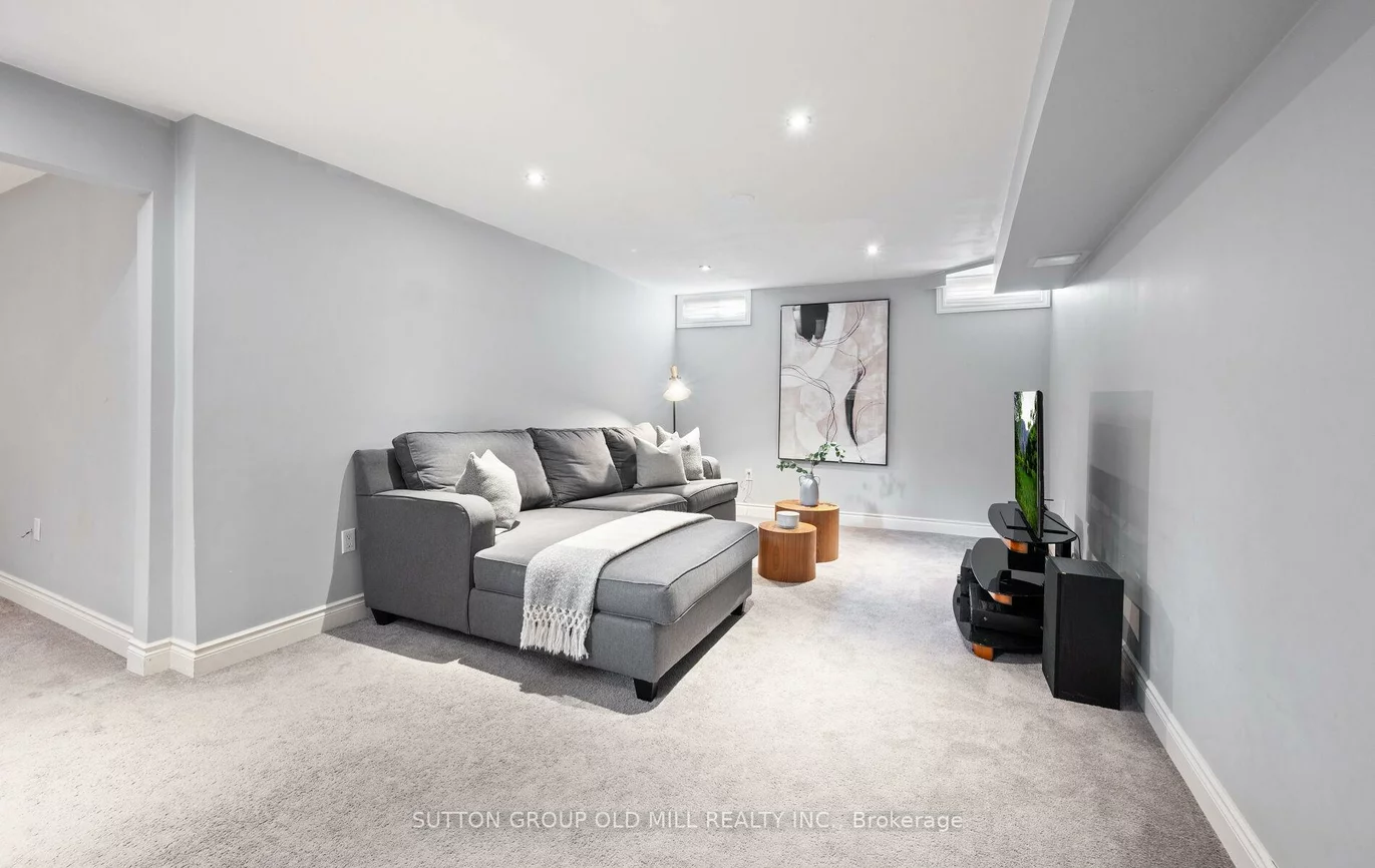 1433, Andros, Clarkson, Mississauga