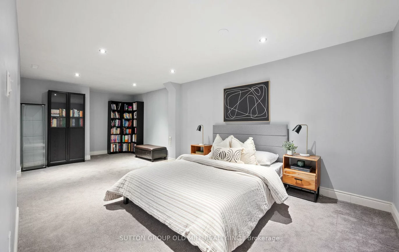 1433, Andros, Clarkson, Mississauga