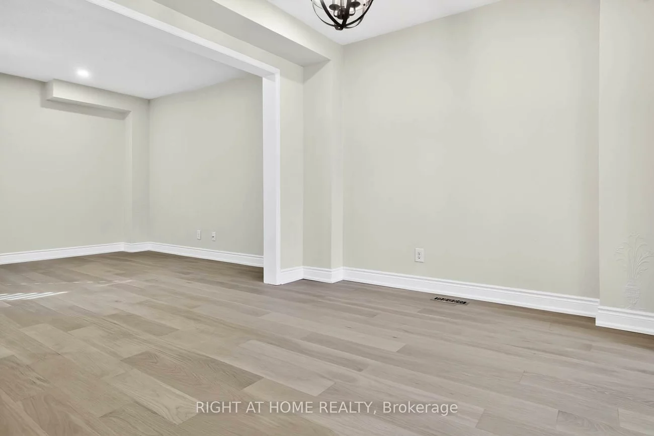 247, Glenn Hawthorne, Hurontario, Mississauga