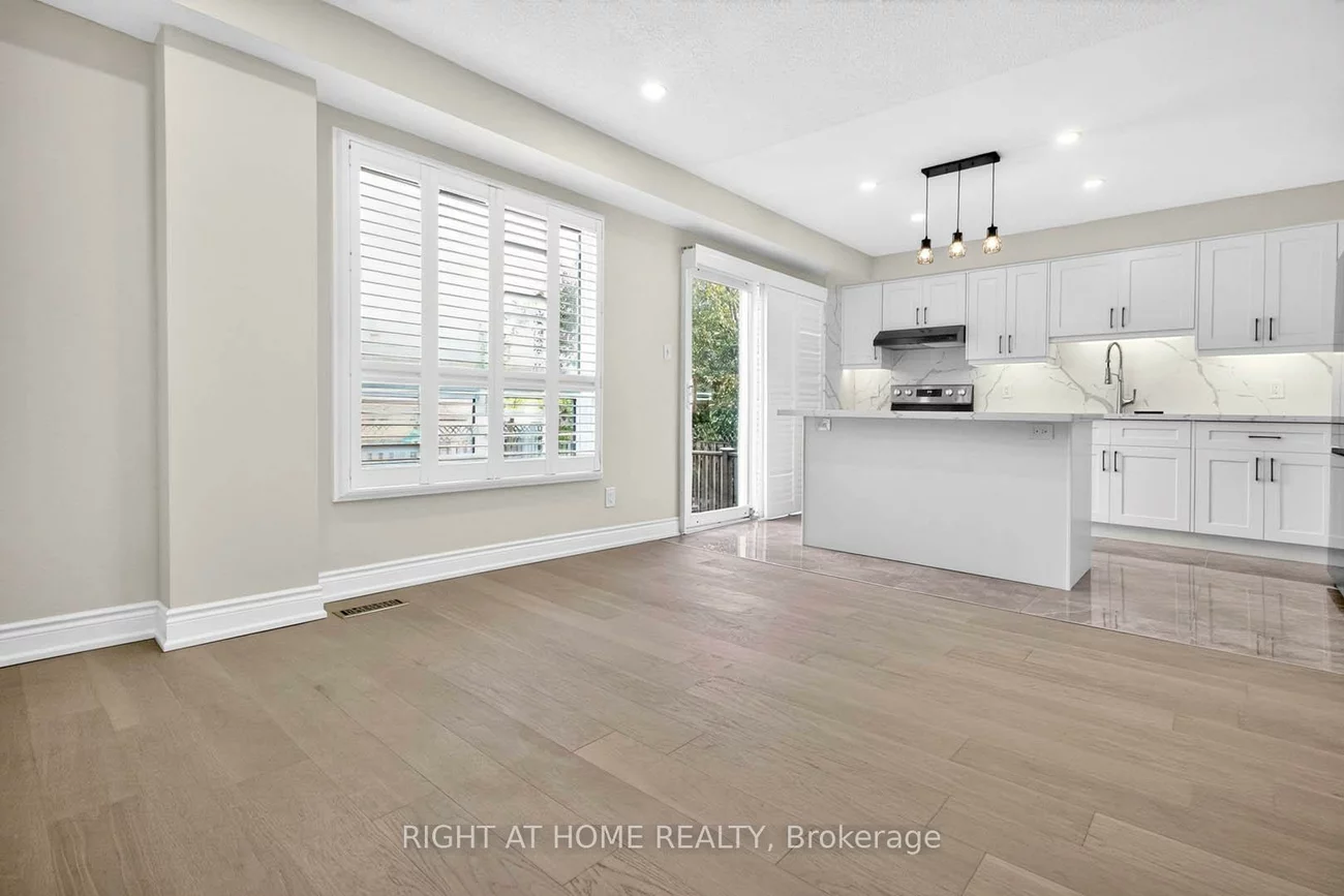 247, Glenn Hawthorne, Hurontario, Mississauga