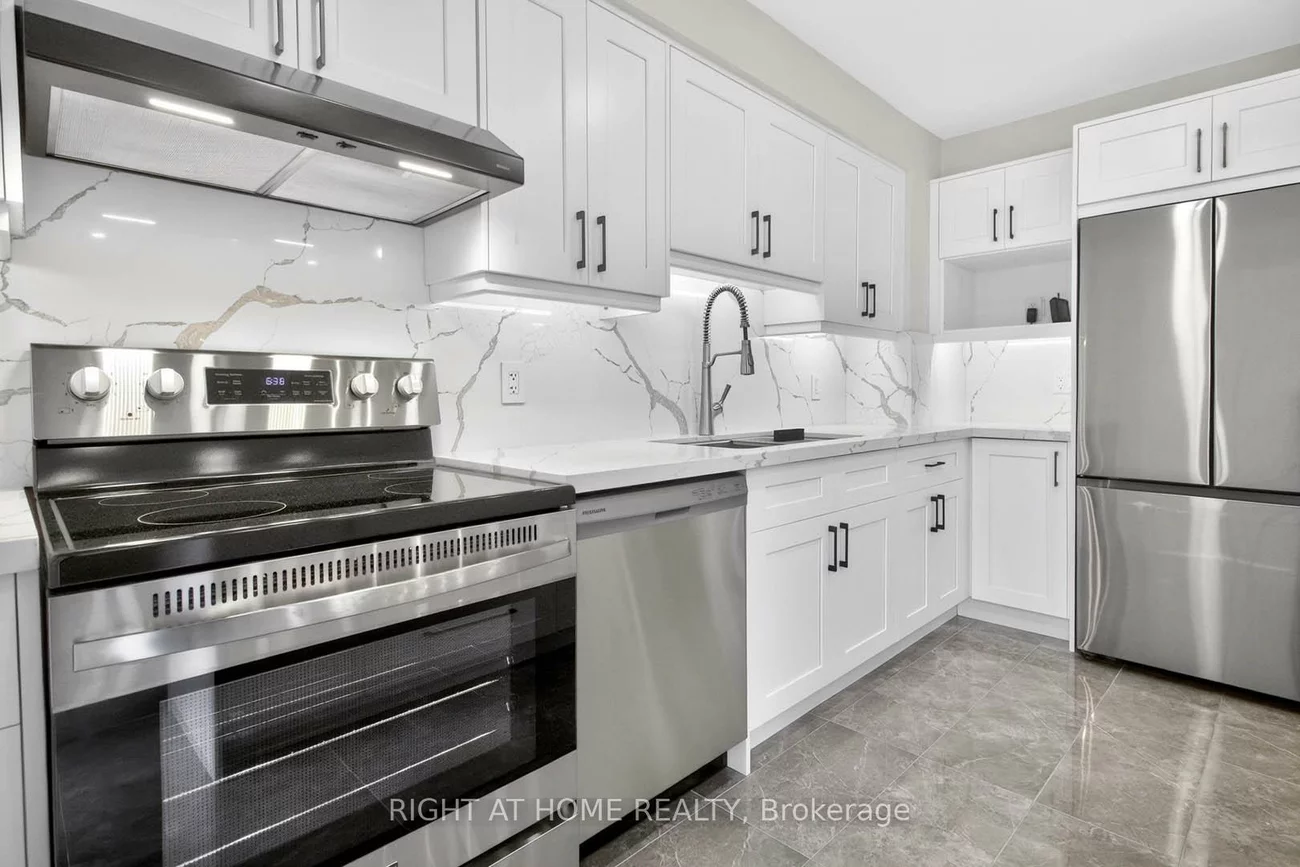 247, Glenn Hawthorne, Hurontario, Mississauga
