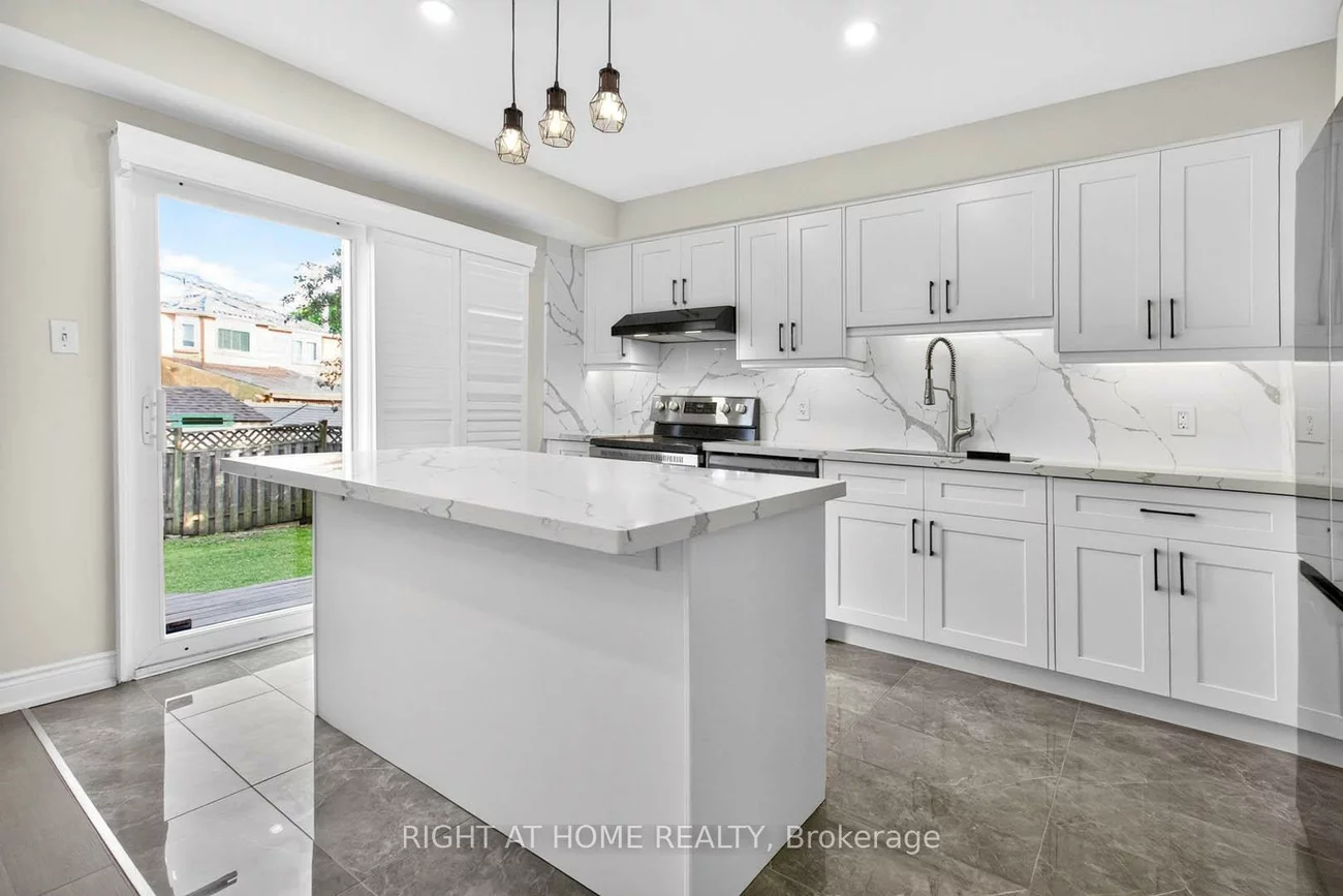 247, Glenn Hawthorne, Hurontario, Mississauga