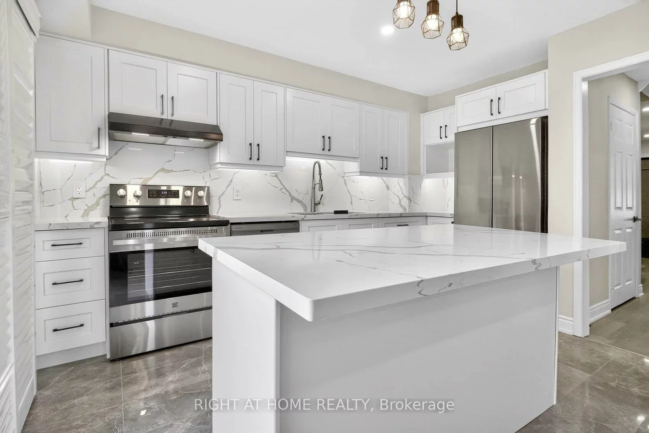 247, Glenn Hawthorne, Hurontario, Mississauga