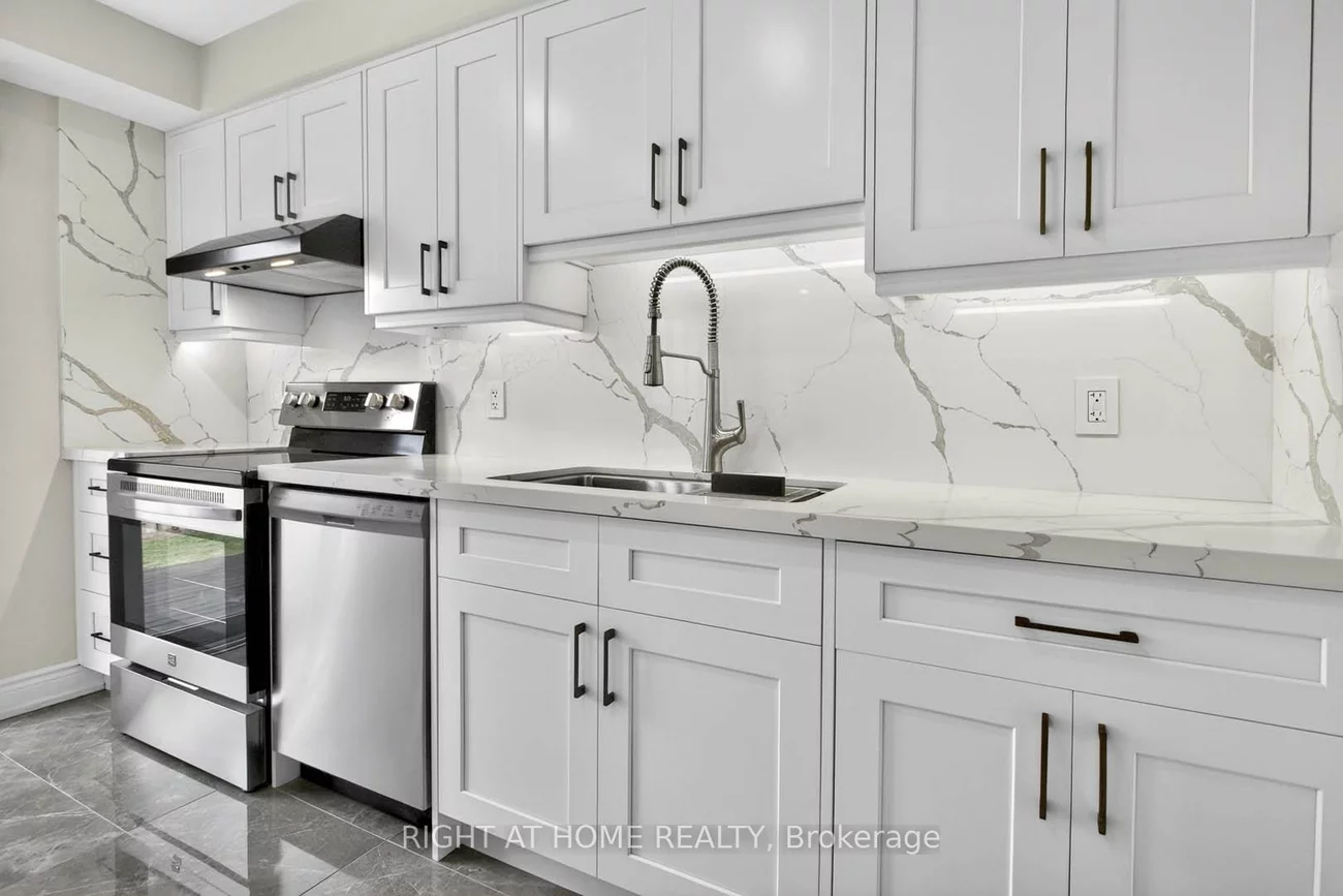 247, Glenn Hawthorne, Hurontario, Mississauga