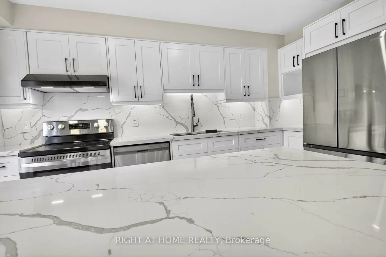 247, Glenn Hawthorne, Hurontario, Mississauga