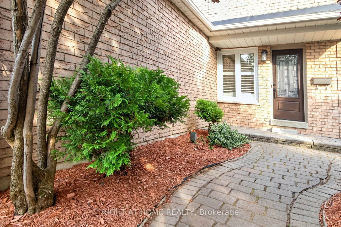 247, Glenn Hawthorne, Hurontario, Mississauga