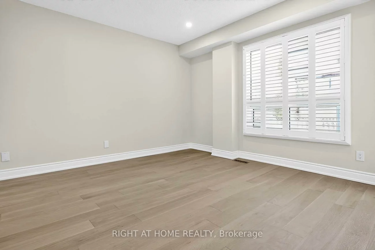 247, Glenn Hawthorne, Hurontario, Mississauga