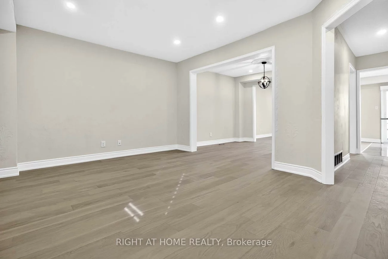 247, Glenn Hawthorne, Hurontario, Mississauga