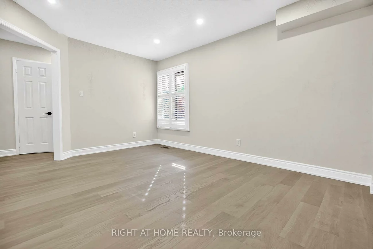 247, Glenn Hawthorne, Hurontario, Mississauga