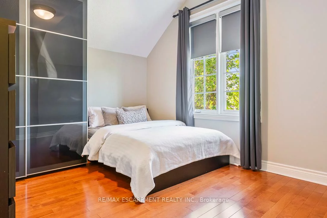7049, Gaslamp, Meadowvale Village, Mississauga