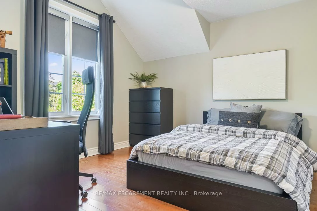 7049, Gaslamp, Meadowvale Village, Mississauga