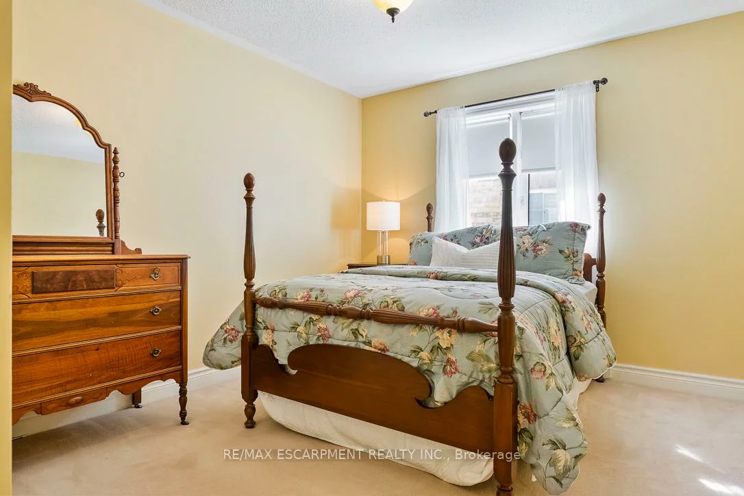 7049, Gaslamp, Meadowvale Village, Mississauga