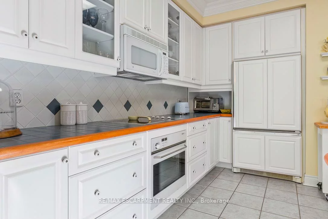 7049, Gaslamp, Meadowvale Village, Mississauga