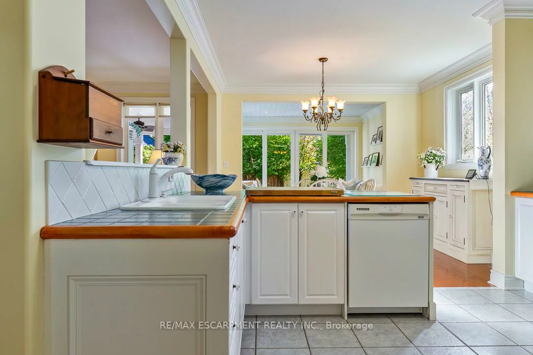 7049, Gaslamp, Meadowvale Village, Mississauga