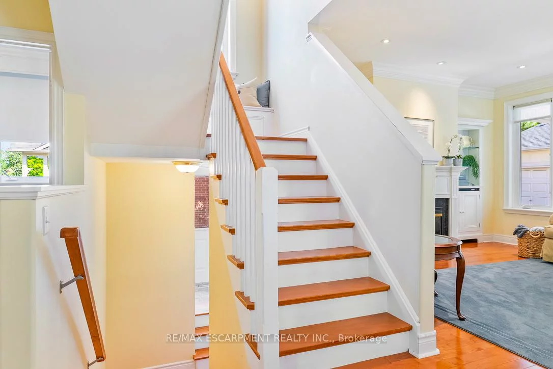 7049, Gaslamp, Meadowvale Village, Mississauga