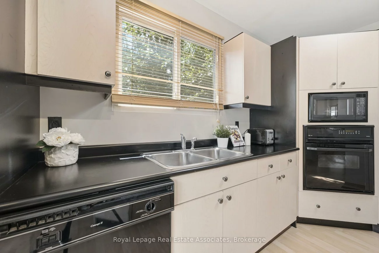 64, Eaglewood, Mineola, Mississauga