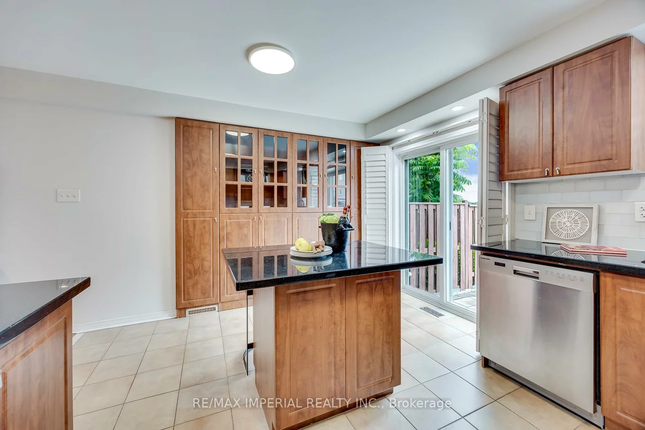 592, Candlestick, Hurontario, Mississauga