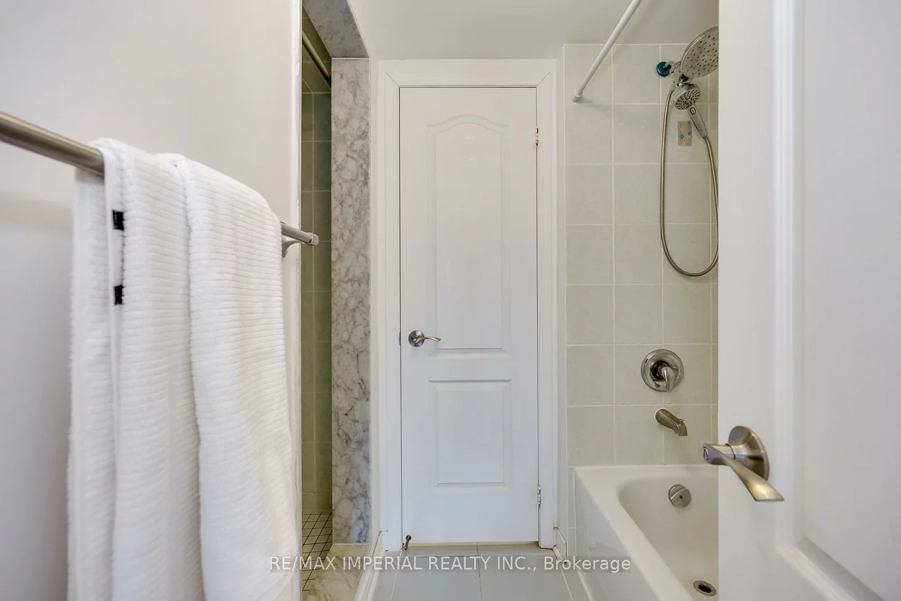 592, Candlestick, Hurontario, Mississauga