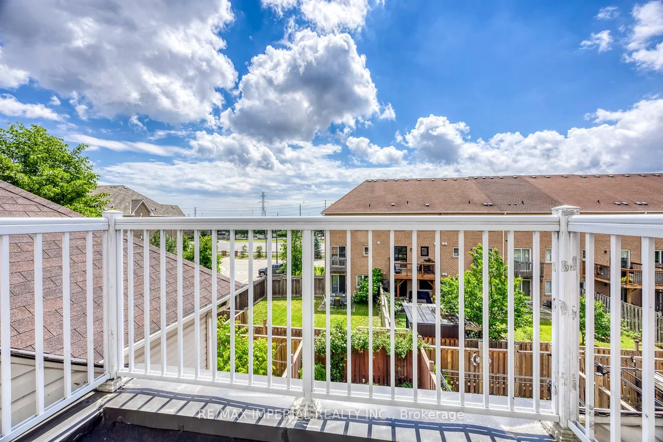 592, Candlestick, Hurontario, Mississauga