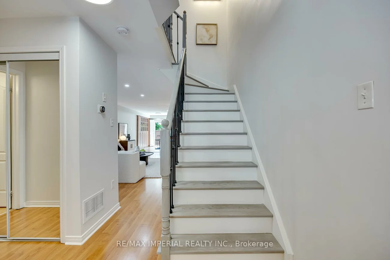 592, Candlestick, Hurontario, Mississauga