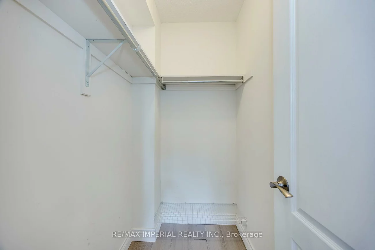 592, Candlestick, Hurontario, Mississauga