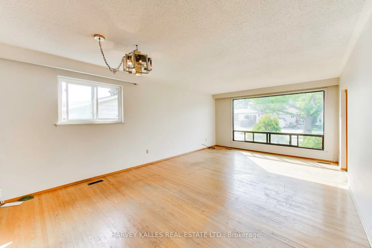 3760, Woodruff, Malton, Mississauga