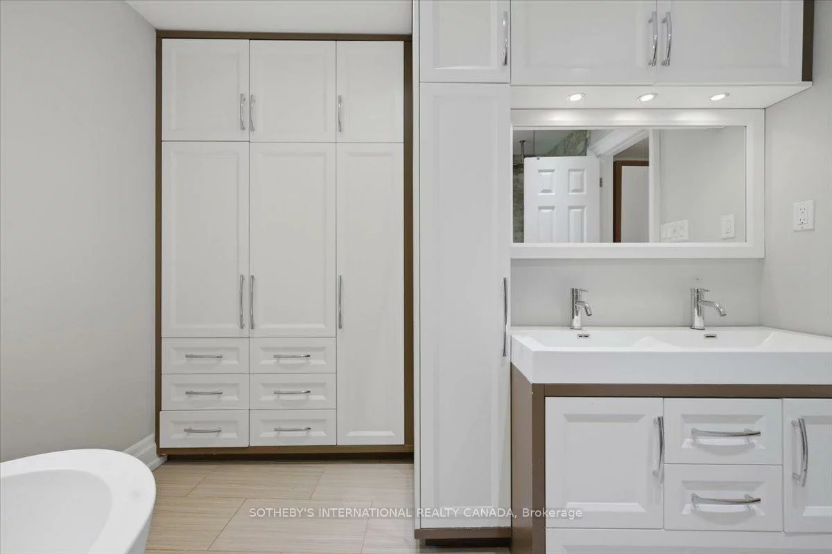 4104, Credit Pointe, East Credit, Mississauga