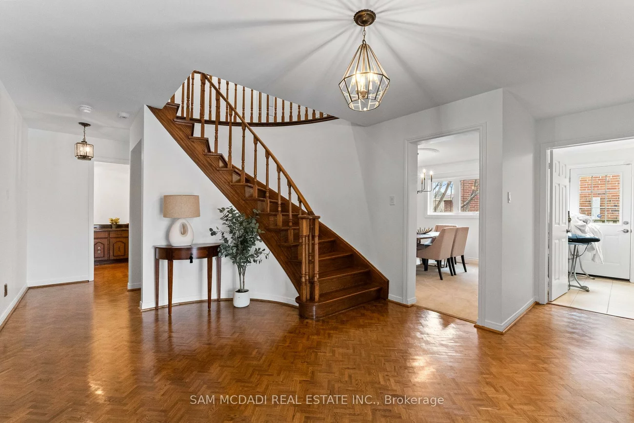 1653, Sherwood Forrest, Sheridan, Mississauga