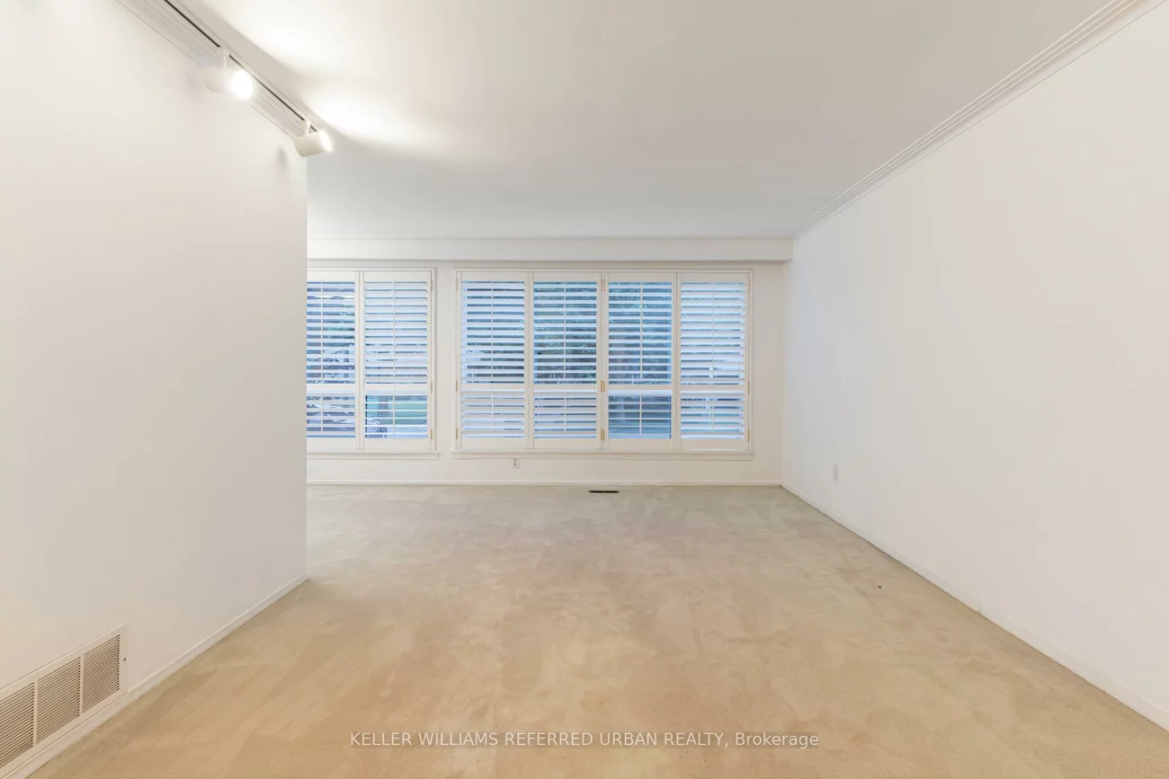 1636, Robillard, Clarkson, Mississauga