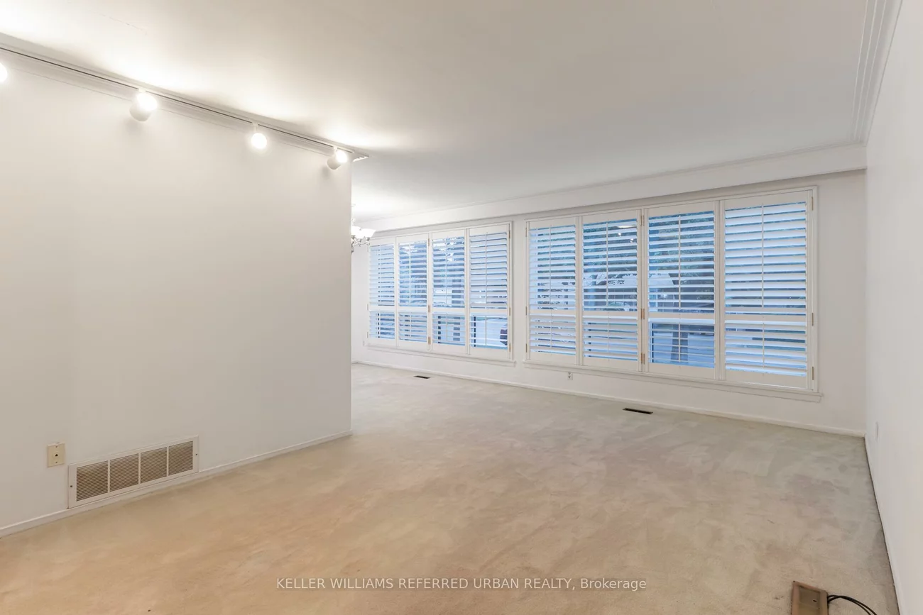 1636, Robillard, Clarkson, Mississauga