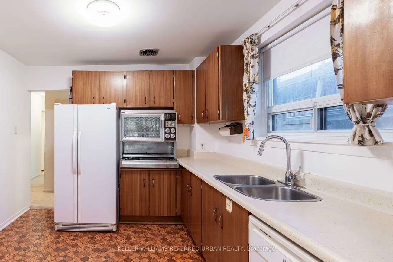 1636, Robillard, Clarkson, Mississauga