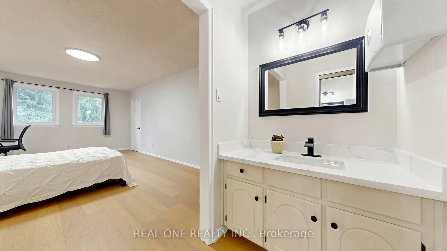 2027, Roy Ivor, Erin Mills, Mississauga
