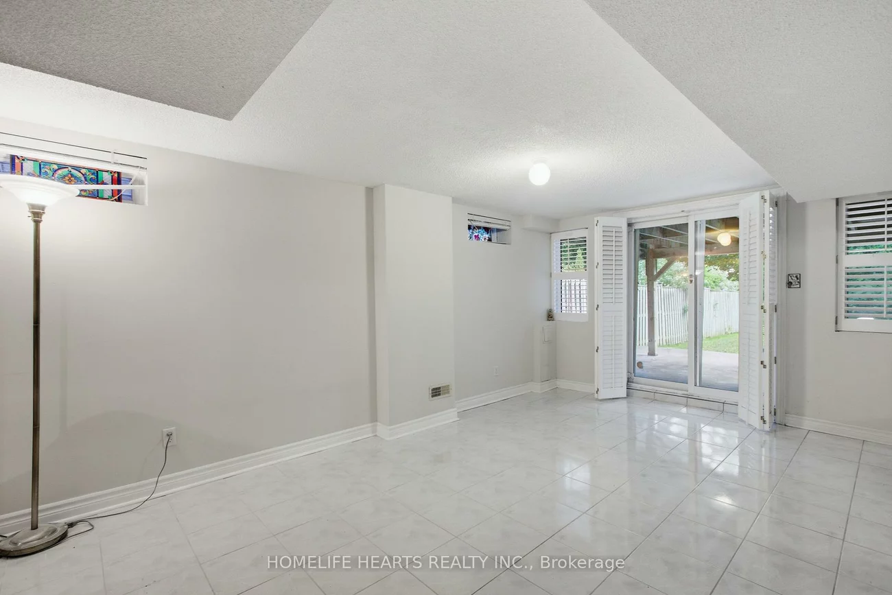1077, Knotty Pine, Meadowvale Village, Mississauga