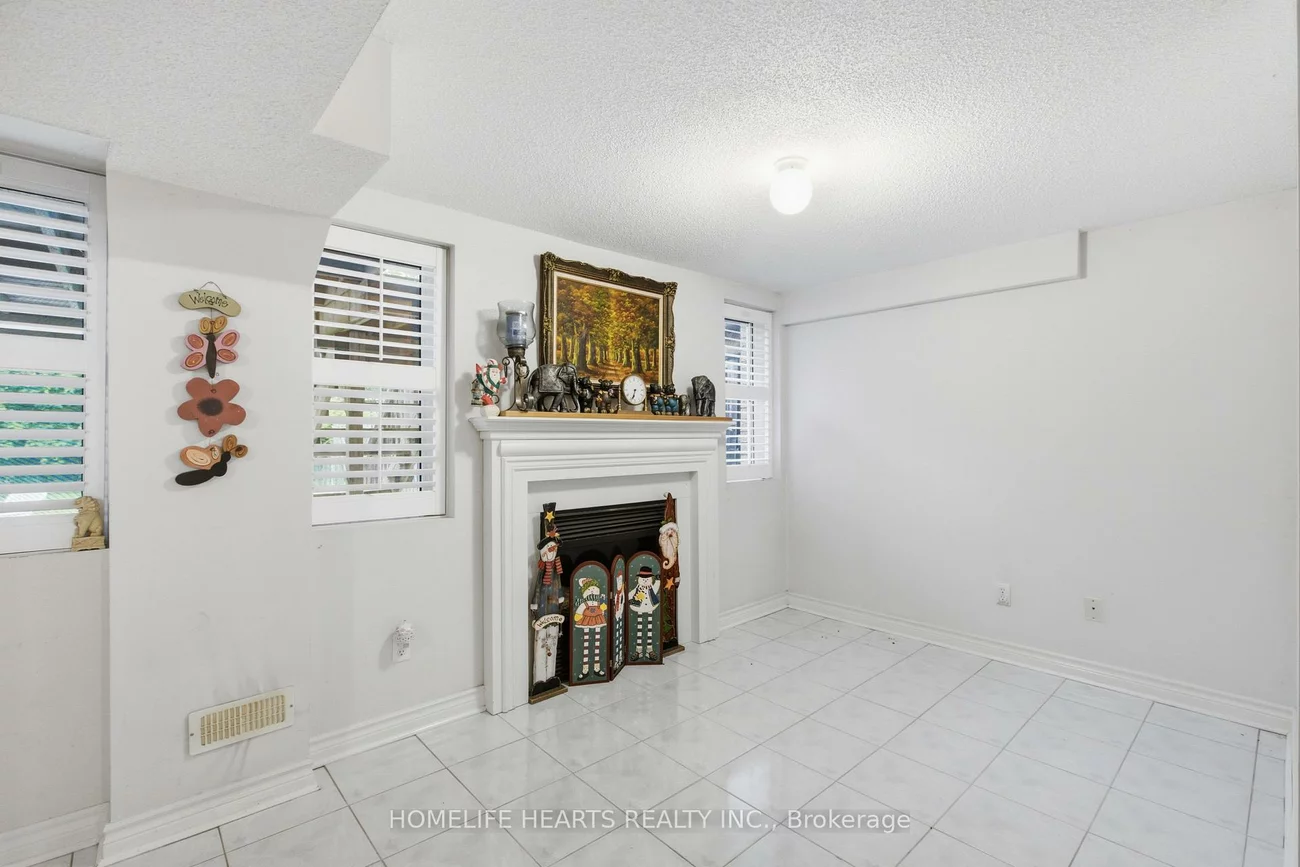 1077, Knotty Pine, Meadowvale Village, Mississauga