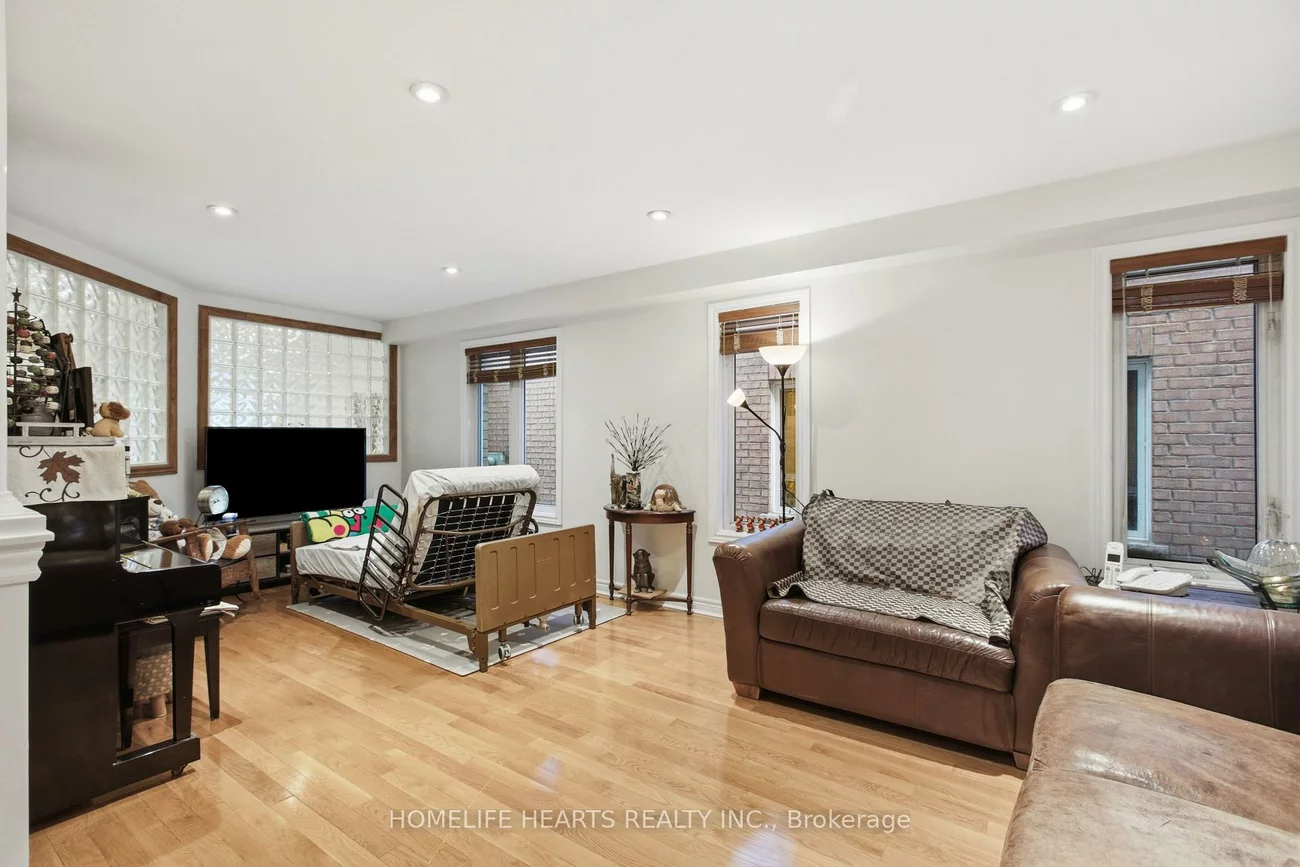 1077, Knotty Pine, Meadowvale Village, Mississauga